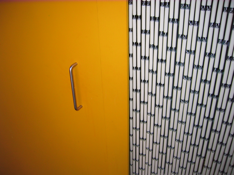 emblem, sliding door, simple solution